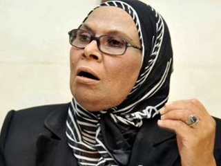 آمنة نصير أستاذ العقيدة  والنائب البرلمانى:  أعطيت زوجى حرية اعتناق المذهب الشيعى.. والاشتغال بالسياسة لا يتعارض مع الدين