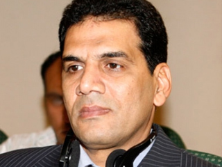 تفاصيل «خناقة» علام ومجاهد مع حكم باتحاد الكرة