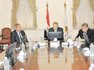 تنفيذ دورى رياضى بالمدارس وتفعيل دور مراكز الشباب للتلاميذ