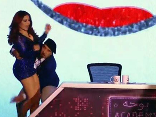 تحرش وتلميحات خارجة من «بوحة» لـ«هيفاء»