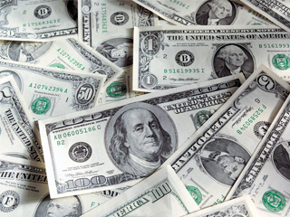 شركات الاتصالات تتجاهل أزمة الدولار وتوسع استثماراتها بالسوق المحلية