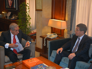 التجارة تبحث ترتيبات زيارة السيسى لكوريا الجنوبية.. مارس