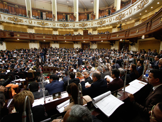 .. ومشادات «النواب» حول أولوية الكلمة تعطل «اللائحة الداخلية»