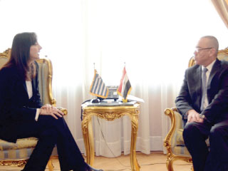 كمال يبحث مع وزيرة السياحة اليونانية تنظيم برامج سياحية