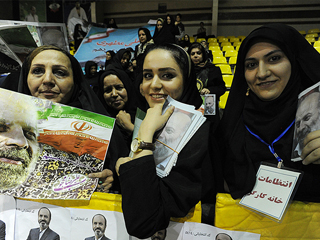 الإصلاحيون يفوزون بمقاعد طهران فى البرلمان الإيرانى