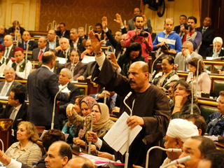 «النواب» يعاقب «عكاشة» بحرمانه من حضور 10 جلسات