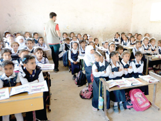 التعليم: ارتفاع كثافة المدارس %42.. ونحتاج إلى 50مليار جنيه لإنهاء الأزمة