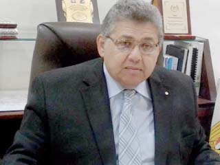 توزيع كروت «الفيزا» على طلاب حقوق القاهرة وإلغاء الدفع اليدوى من العام المقبل