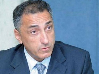 البنك المركزى يقر تخفيضاً كبيرًا لسعر الجنيه أمام الدولار