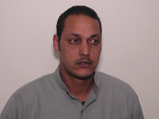 أب يقتل ابنتيه التوأم لشكه فى نسبهما