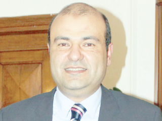 حنفى: التعاقد على شراء 240 ألف طن قمح فرنسى وأوكرانى ورومانى