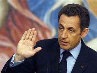 الرئيس الفرنسى السابق: كلينتون قوية وشجاعة.. ورئيسها يفضل القيادة من الخلف