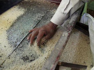 تدمير القطاع العام  تحت زعم إعادة الهيكلة