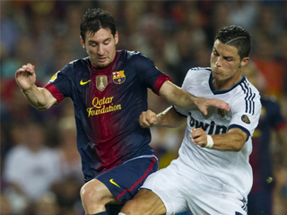 كريستيانو رونالدو يهزم ميسى فى استفتاء الأساطير