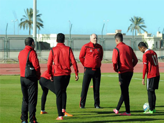 مارتن يول يهنئ لاعبى الأهلى الدوليين بالفوز على نيجيريا