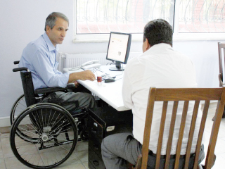 ذوو الإعاقة رهان الاتصالات لتعزيز صناعة المحتوى والبرمجيات