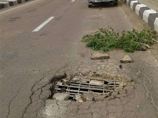 انهيارات فى كوبرى الحماد العلوى بـ«كفر الشيخ»
