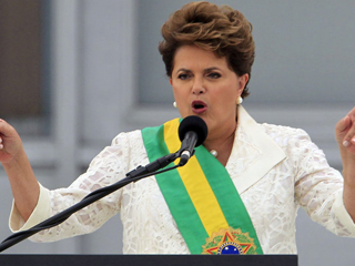 رئيسة البرازيل ديلما روسيف تؤكد: لن أستقيل