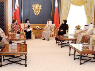 خليفة بن سلمان: تعزيز الدور السياحى والتجارى لتدعيم التعاون العربى