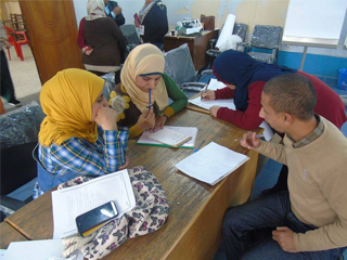 شرود ذهن طفلك أثناء المذاكرة .. أزمة لها حلول بعيداً عن العنف