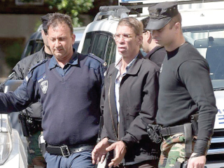 مختطف الطائرة المصرية يطلب اللجوء السياسى إلى قبرص