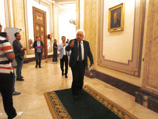 عبدالعال يطرد غطاس.. وهو يهدد: لن أصمت على تكميم الأفواه