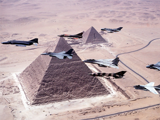 «المصريون» احتفلوا بذكرى تحرير سيناء وتظاهرات رافضة لاتفاق ترسيم الحدود