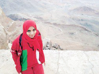 الصالحى أول متسلقة جبال عـُمانية تبعث برسالة للعالم «مصر آمنة»