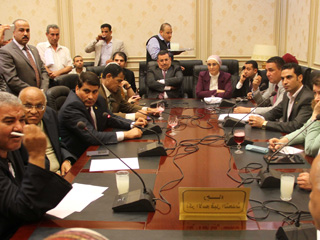 «النواب» يواصل العمل بلا عطلات