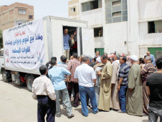 5 أطنان لحوم مدعمة لأهالى مطاى من القوات المسلحة