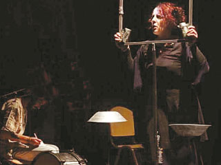 افتتاح الدورة الرابعة عشر لمهرجان المسرح العربى على العائم