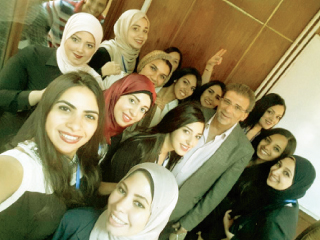 «هنغيرها حجر وبشر».. ندوة لتطوير العشوائيات بـ«إعلام القاهرة»