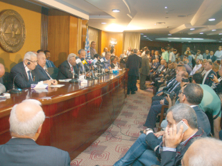 فى لقاء الأسرة الصحفية.. مكرم يطالب 5 من الأعضاء بمجلس النقابة تقديم استقالاتهم