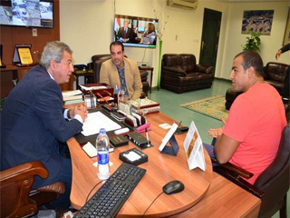 «عبد العزيز» يتابع آخر الاستعدادات للأوليمبياد ويعد بحل أزمة ثلاثى ألعاب القوى