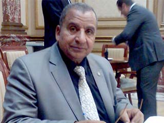 عمال السويس يستغيثون بالبرلمان لحل مشاكلهم