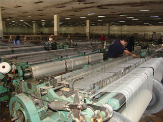 النقابات العمالية تقدم مقترحاتها لإنقاذ شركات قطاع الأعمال العام