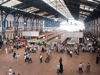 النقل تفاضل بين عرضين إحداهما «مجرى» و الآخر«روسى» لتطوير القطارات