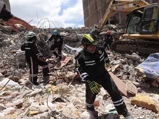 زلزال 6.7 درجات يضرب الإكوادور.. ومئات القتلى فى انهيارات سريلانكا