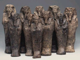 القبض على 5 أشخاص لتنقيبهم عن الآثار