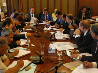 سلطان أمام محلية النواب: نواجه البناء على الأراضى الزراعية.. والرقابة مشددة على المخابز