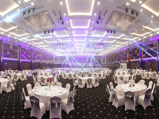 الضرائب العقارية تخالف القانون وتفرض ضريبة على قاعات الأفراح