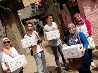 شباب «يوم الخير» يسعون لستر فقراء مصر