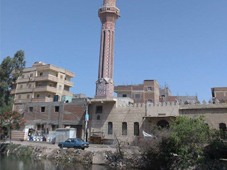 «النقل الثقيل» يفرم «فوه» ويدمر تراثها