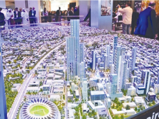 الرئيس السيسى التقى المهندس ياسر القاضي «الاتصالات» تضىء العاصمة الإدارية الجديدة بـ«المعرفة»