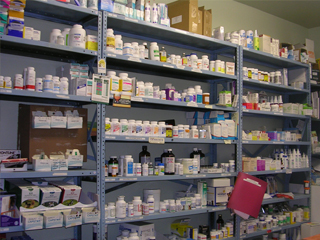 «الصيادلة» تعلن انتهاء أزمة نقص المحاليل الطبية