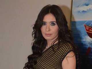 دينا تردد الشهادة بعد رؤيتها الأسد فى «هانى فى الأدغال»