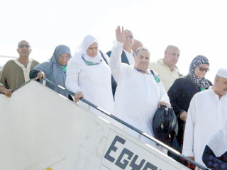 طوارئ فى مطار القاهرة استعدادًا لعودة  المعتمرين