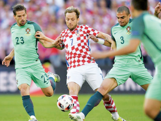 البرتغال بزعامة رونالدو يصطدم بالثورة البولندية