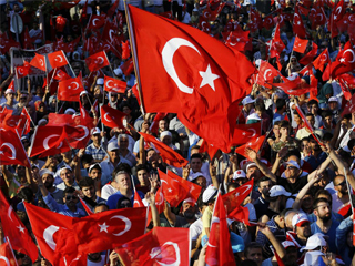 أردوغان يطلق العنان لحملة قمع شرسة بعد الانقلاب