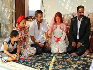 قطار الزواج المبكر يدهس القاصرات ومطالب بعقوبات على «الأب»